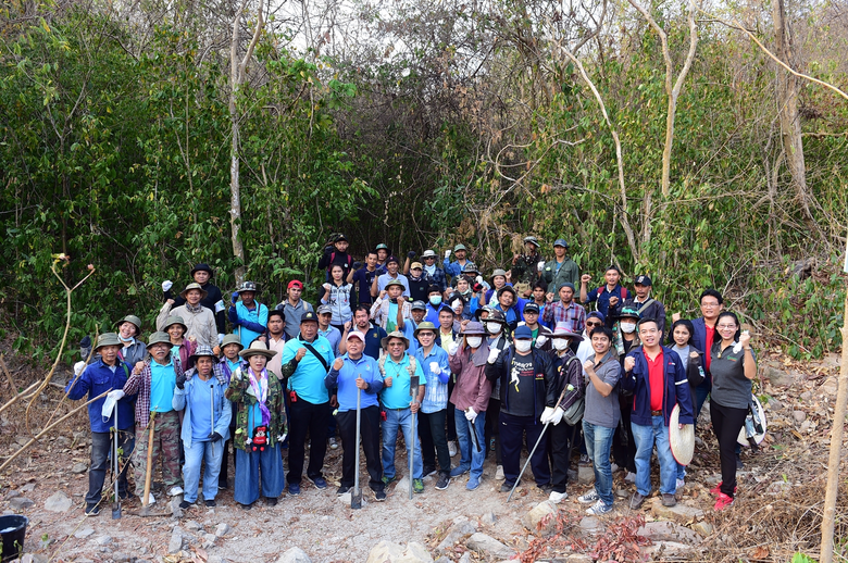 นายดวงมนู ลีลาวณิชย์ รองกรรมการผู้จัดการอ...