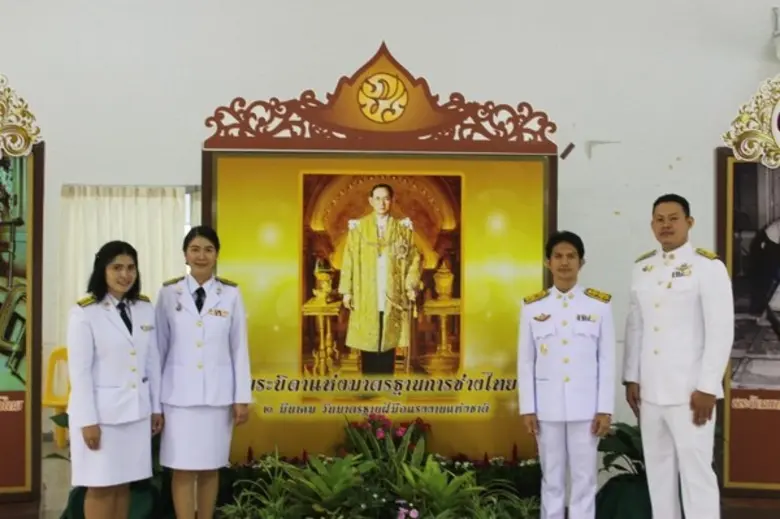 ภาพข่าว: ผู้ว่าราชการจังหวัดลพบุรี เป็นประธานในพิธีถวายเครื่องราชสักการะ แด่พระบาทสมเด็จพระบรมชนกาธิเบศร มหาภูมิพลอดุลยเดชมหาราช บรมนาถบพิตร เนื่องในวันมาตรฐานฝีมือแรงงานแห่งชาติ