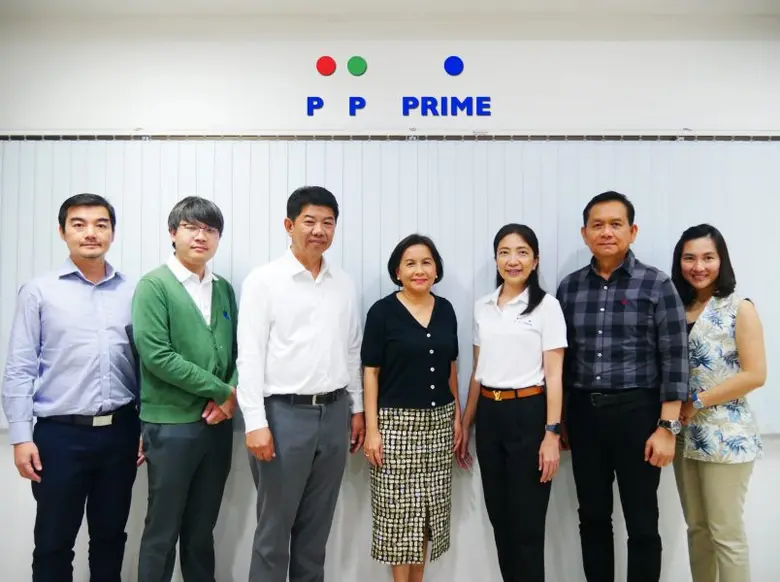 คุณน้ำค้าง พึ่งทอง (กลาง) ภายหลังเข้ารับต...