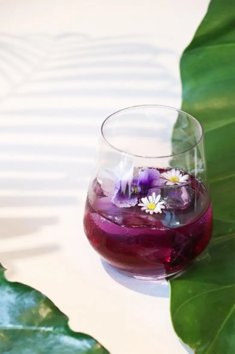 สัมผัสประสบการณ์จิบน้ำชายามบ่าย “New Tanqueray No. TEN Afternoon Tea” ต้อนรับบรรยากาศสุดสดชื่นแห่งฤดูร้อน สะท้อนแรงบันดาลใจผ่านเครื่องดื่มสูตรพิเศษจากแทงเคอเรย์ นัมเบอร์ เท็น ณ เดอะ เซนต์ รีจิส กรุงเทพฯ