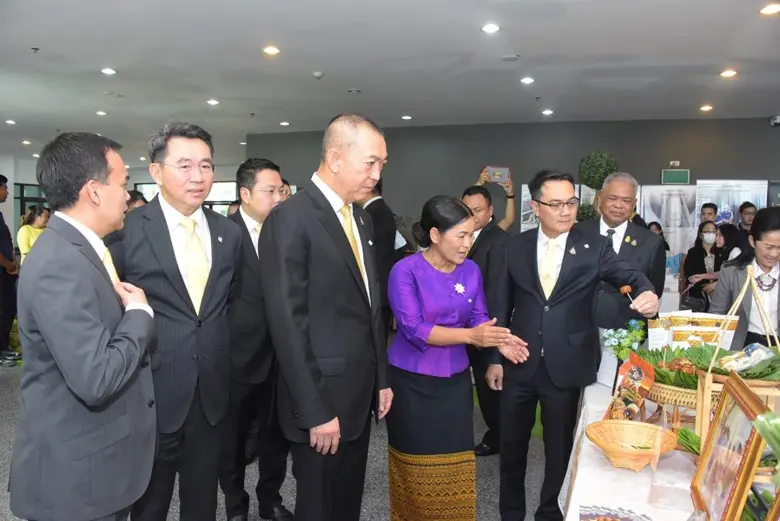 เกษตรฯ ขนทัพมืออาชีพด้านการตลาด ติวเข้มเกษตรกรสู่นักขายออนไลน์บนแพลทฟอร์มยักษ์ใหญ่ LAZADA ตอกย้ำตลาดนำการเกษตร ลั่น !! ไม่ใช่แค่ขายเป็น แต่ต้องขายได้ พึ่งพาตนเองได้อย่างยั่งยืน