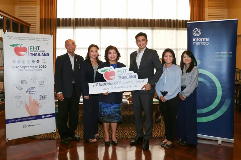 นางสาวศุภวรรณ ถนอมเกียรติภูมิ นายกสมาคมโร...