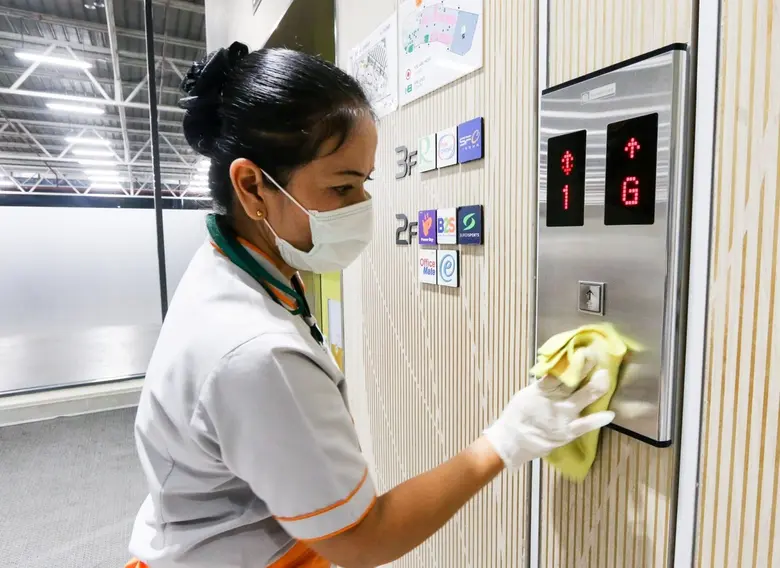 เซ็นทรัลพัฒนา เดินหน้าทำความสะอาดป้องกัน COVID- 19 เชิงรุก เพิ่มความมั่นใจใน 33 ศูนย์การค้าทั่วประเทศ เพื่อความปลอดภัยของผู้ใช้บริการ