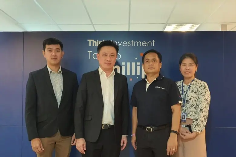 นายมนต์นฤทธิ์ ธาราพงศ์สวัสดิ์ (ที่ 2 จากซ...