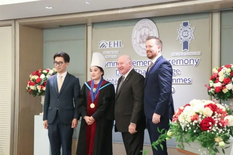 วิทยาลัยดุสิตธานี จัดพิธีมอบเหรียญและสวมหมวกเชฟให้กับผู้สำเร็จการศึกษา หลักสูตรนานาชาติ ที่ โรงแรมดุสิต ปริ๊นเซส ศรีนครินทร์ กรุงเทพฯ