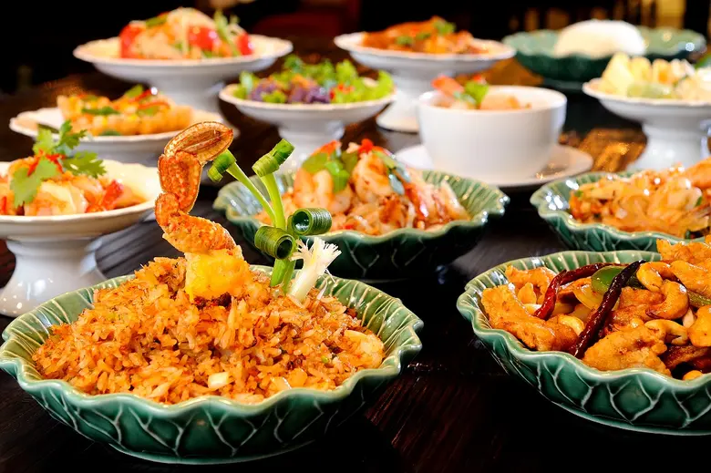 ห้องอาหารเอราวัณ ที รูม ขอเสนอบุฟเฟ่ต์ Al...