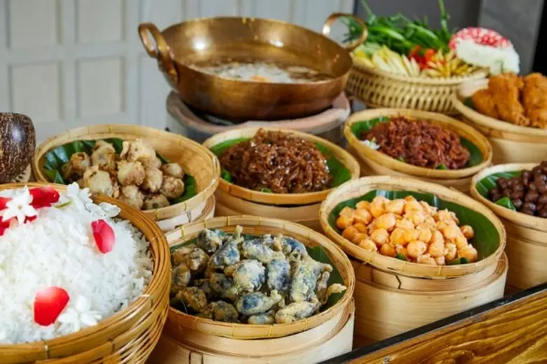 สดชื่นและคลายร้อนด้วยเมนูไทยสุดคลาสสิค “ข้าวแช่”  ณ โรงแรมแบงค็อก แมริออท มาร์คีส์ ควีนส์ปาร์ค