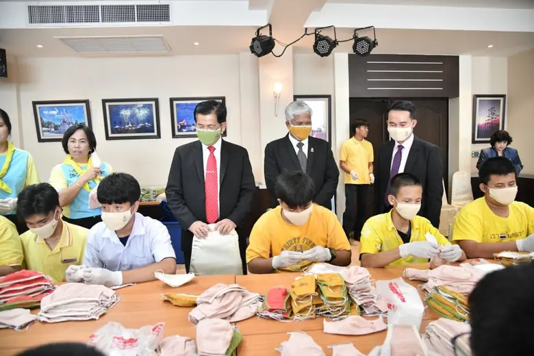 สอศ. เร่งผลิตหน้ากากอนามัยเพิ่มอีก 50,000 -100,000 ชิ้น