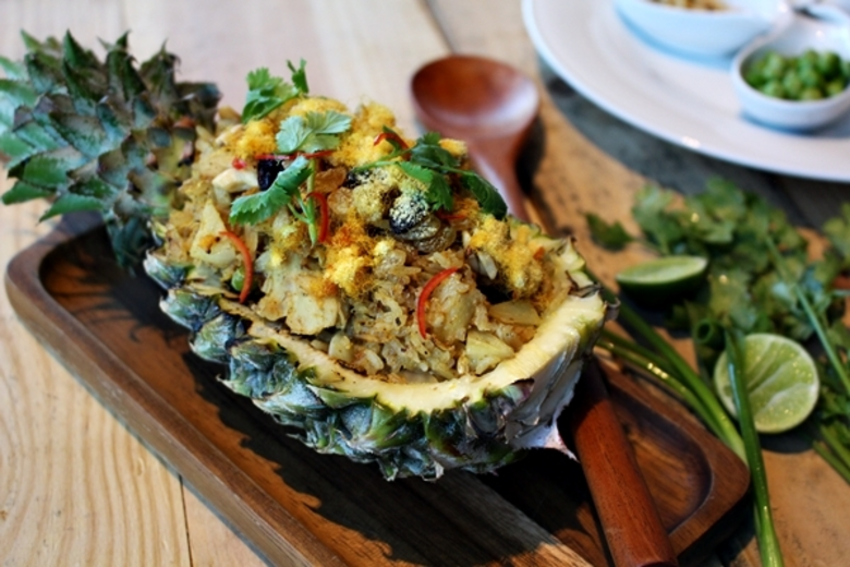 Pineapple fried rice เมนูสไตล์ไทยเครื่องแ...