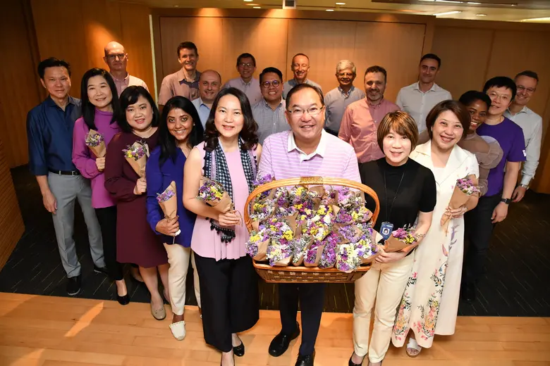 นายวิคเตอร์ เซียห์ ประธานกรรมการและประธาน...