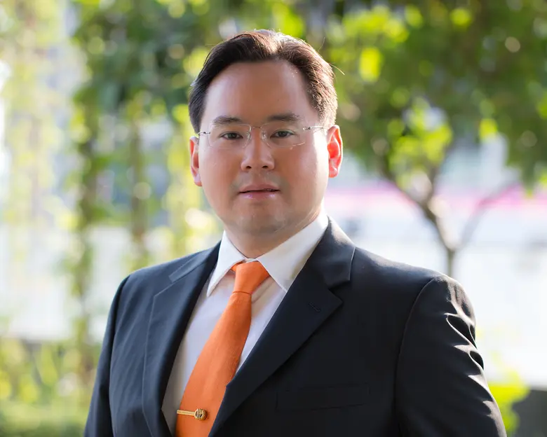 นายธนวัฒน์ ตรีวิศวเวทย์ กรรมการผู้จัดการ ...