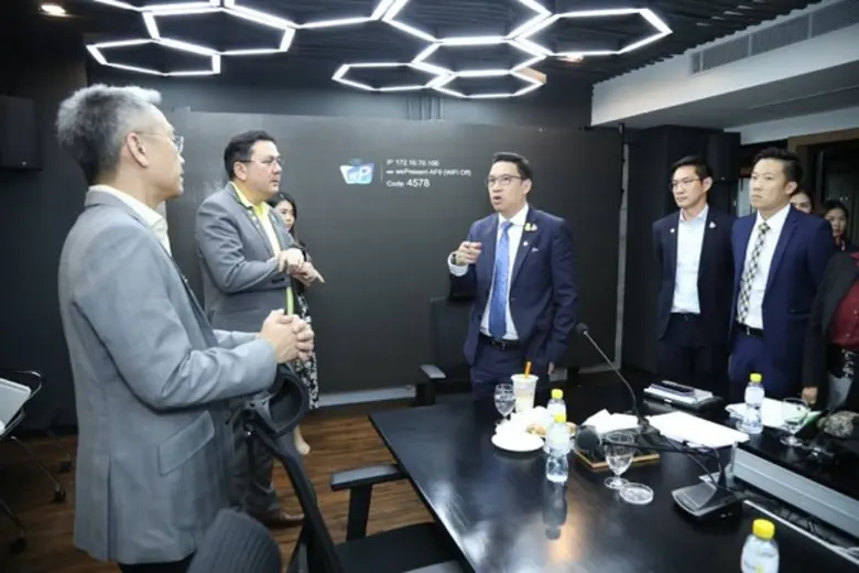 นายพุทธิพงษ์ ปุณณกันต์ รัฐมนตรีว่าการกระท...