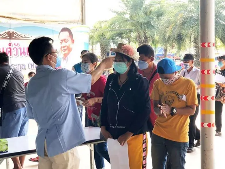 เพิ่มมาตรการคัดกรองเข้มข้นสกัดเชื้อไวรัสโควิด – 19 ในกิจกรรมแจก M HERBS สูตรหมอแสง