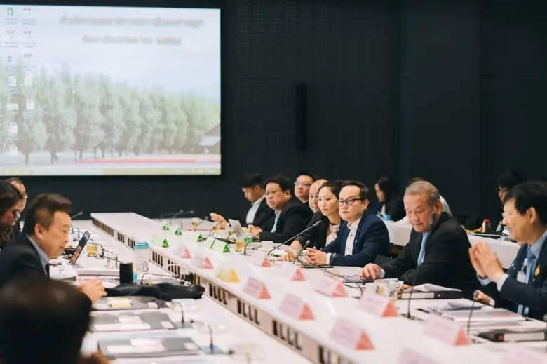 คุณอภิสิทธิ์ ไทเศรษฐวัฒน์กุล ประธานเจ้าหน...