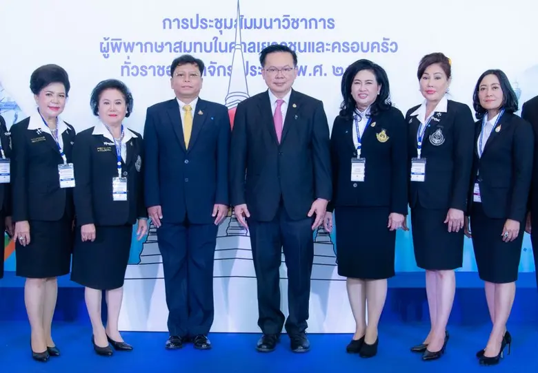 นายสิทธิศักดิ์ วนะชกิจ (ที่ 4 จากซ้าย) อธ...