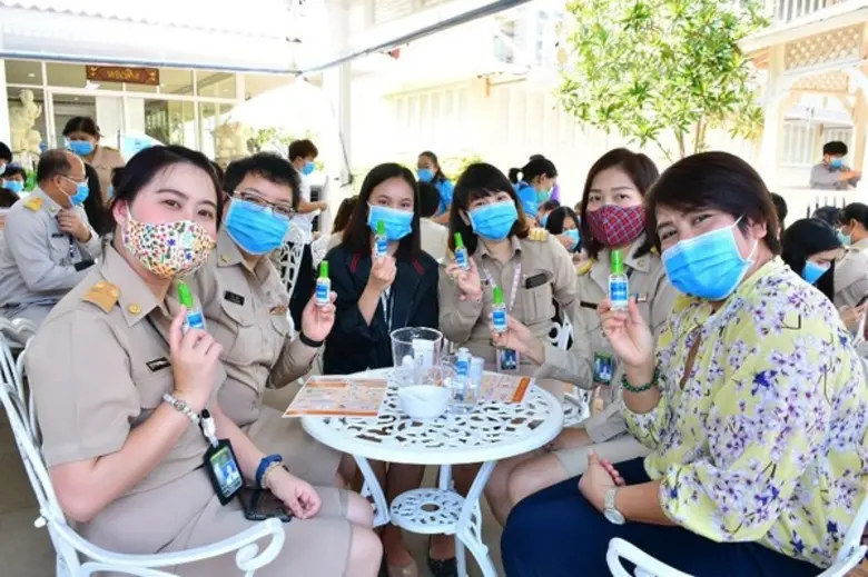 “มาดามแป้ง” นวลพรรณ ล่ำซำ สานต่อโครงการอา...