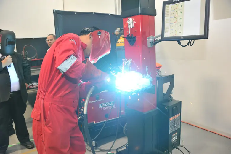 อาชีวะ ลงนามร่วมกับ บริษัท มิตรเจริญเคเบิลเวอร์คส์  พัฒนาบุคลากรงานเชื่อม