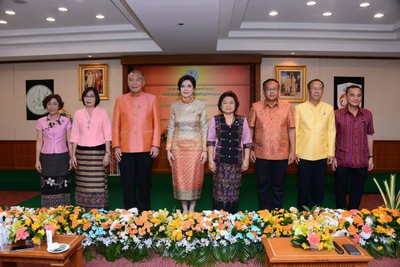 นางสาวมนัญญา ไทยเศรษฐ์ รัฐมนตรีช่วยว่าการ...