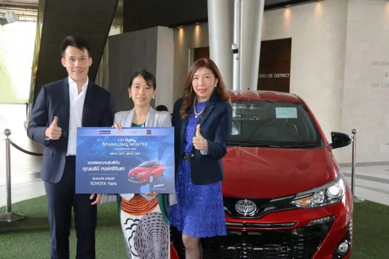 กวินทร์ เอี่ยมสกุลรัตน์ (ซ้ายสุด) รองกรรม...