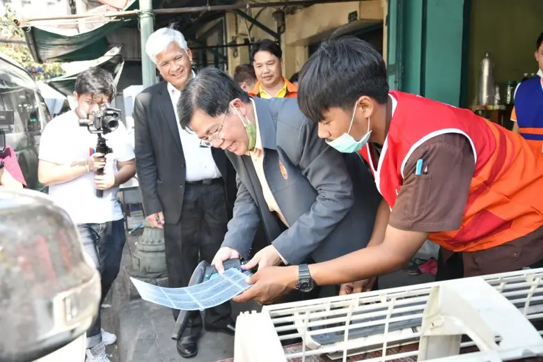 ปฏิบัติการช่างพันธุ์ R อาชีวะ ลงพื้นที่ 50 เขต กทม.ล้างเครื่องปรับอากาศ