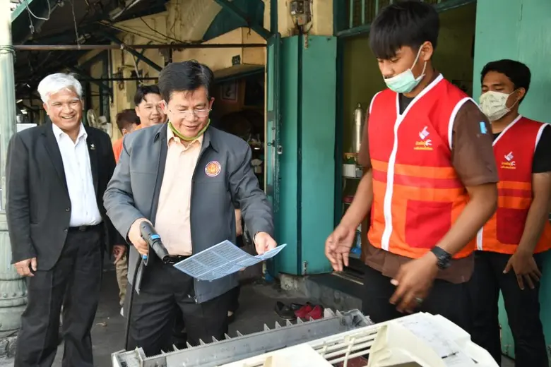 ปฏิบัติการช่างพันธุ์ R อาชีวะ ลงพื้นที่ 50 เขต กทม.ล้างเครื่องปรับอากาศ