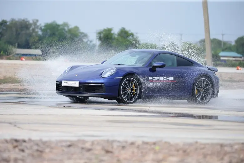 เอเอเอสฯ พาคนรักรถสปอร์ตสัมผัสสุดยอดประสบการณ์ความเร็วกับกองทัพ ปอร์เช่ 911