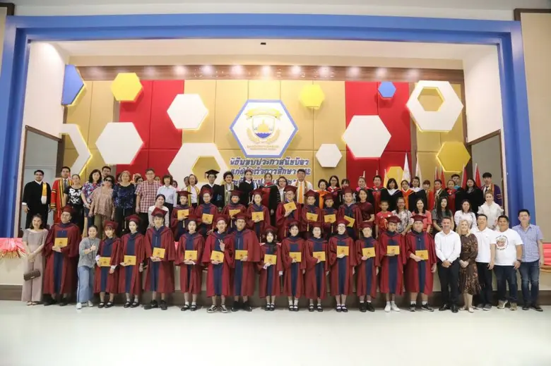 ครูเอิร์น-จิรวรรณ ชัยรุ่งเรือง ผู้อำนวยการบริหาร โร...