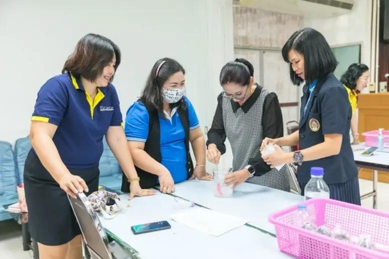 ราชภัฏโคราช เดินหน้าเต็มกำลัง อบรมทำเจลล้างมือแอลกอฮอล์ และหน้ากากผ้า  ป้องกัน COVID-19