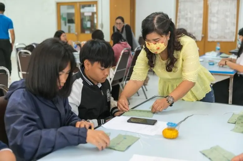 ราชภัฏโคราช เดินหน้าเต็มกำลัง อบรมทำเจลล้างมือแอลกอฮอล์ และหน้ากากผ้า  ป้องกัน COVID-19