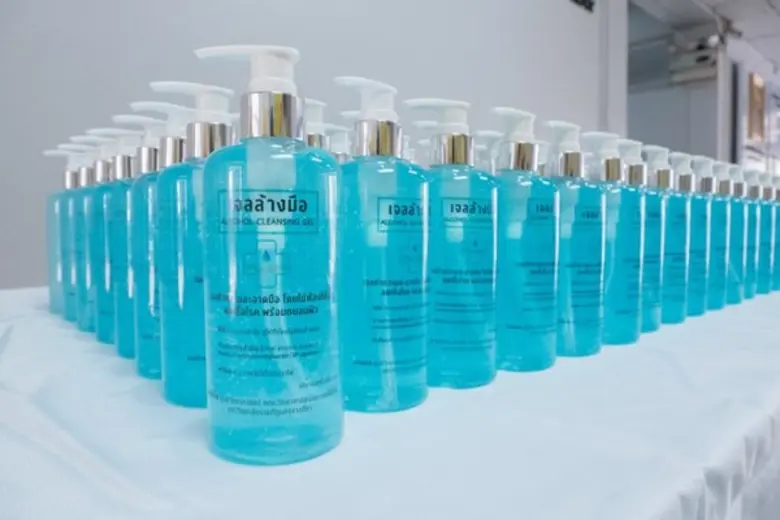 ราชภัฏโคราช ดูแลนักศึกษา-บุคลากร มอบแอลกอฮอล์เจลล้างมือ สู้ COVID-19