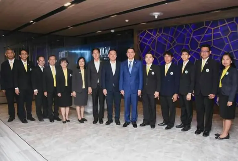 นายพุทธิพงษ์ ปุณณกันต์ รัฐมนตรีว่าการกระท...