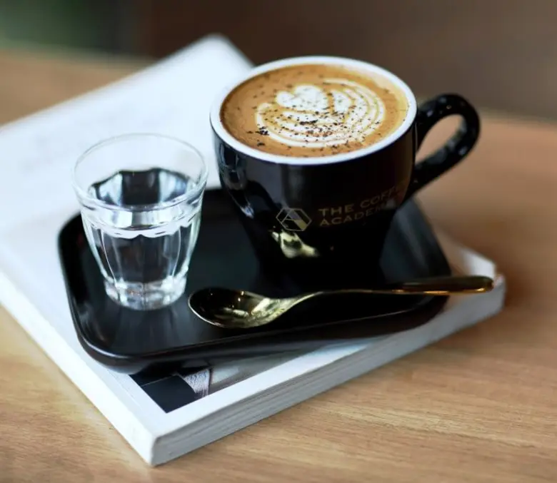 เดอะ คอฟฟี่ อะคาเดมิคส์ บริจาคเงินสบทบทุนสถานสงเคราะห์เด็กอ่อนพญาไท