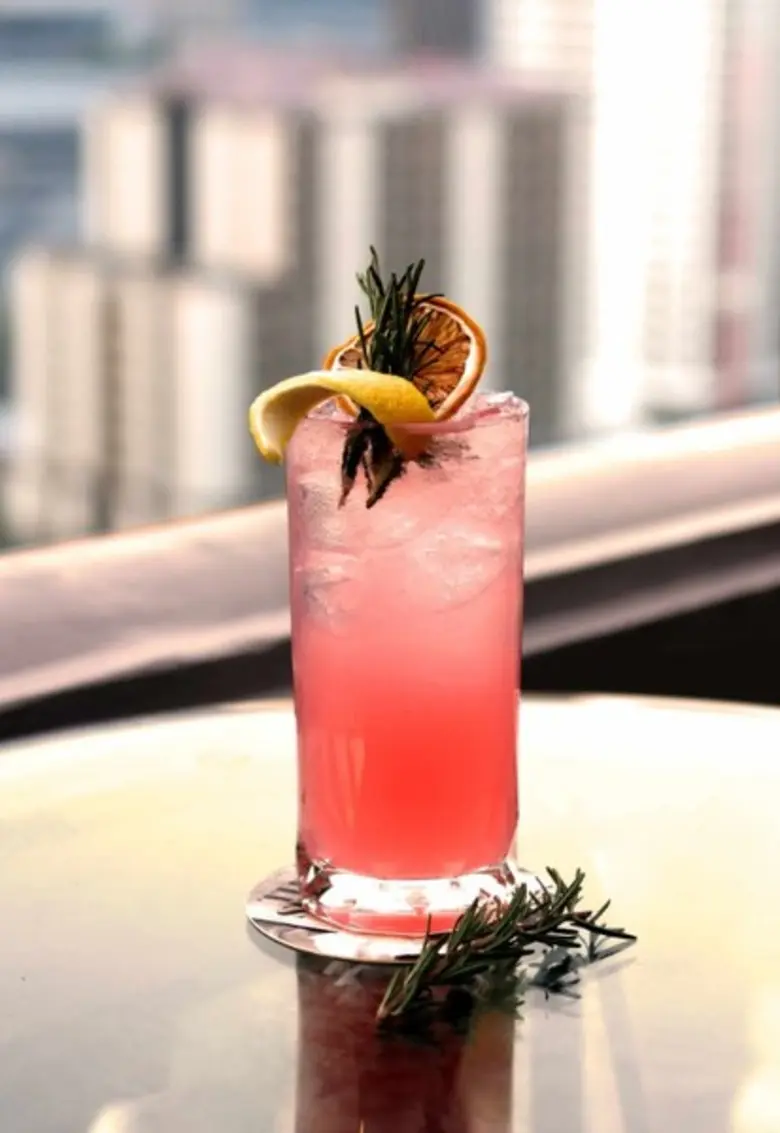 ลิ้มลองค็อกเทลใหม่ แรงบันดาลใจจาก TANQUERAY NO.10 ที่เดอะ สปีคอีซี่ รูฟท็อป บาร์