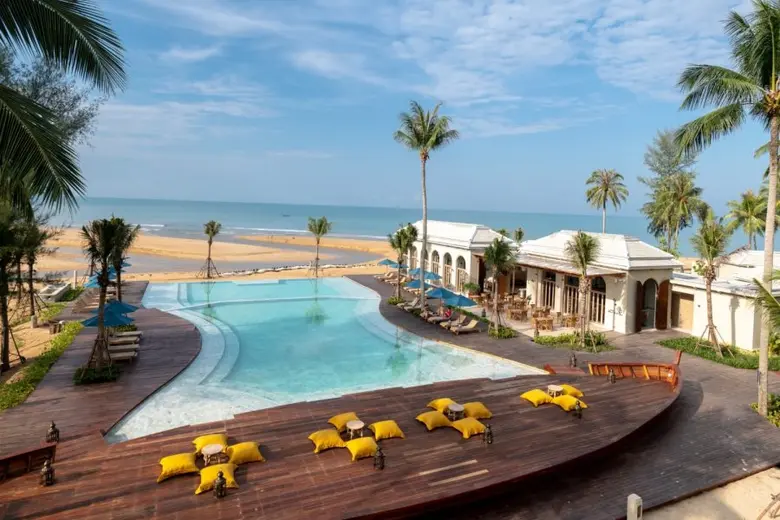 เที่ยวไทยได้ฟีลเหมือนเที่ยวเมืองนอก เทวาศรม เขาหลัก บูติกรีสอร์ทหรู