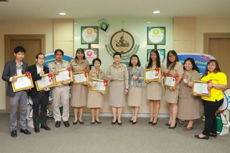 นางสาวอัจฉรินทร์ พัฒนพันธ์ชัย ปลัดกระทรวง...