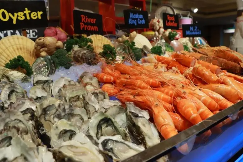 โปรดฟังทางนี้!! โรงแรม ดิ เอมเมอรัลด์ เอา...