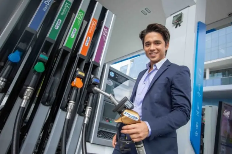 สองหนุ่ม อเล็กซ์ – พีช ร่วมเปิดตัวเทคโนโลยี เอ็กซ์ตร้าฟอร์ซ เบนซิน นวัตกรรมใหม่ที่คิดค้นเพื่อทุกคน จาก พีทีที สเตชั่น