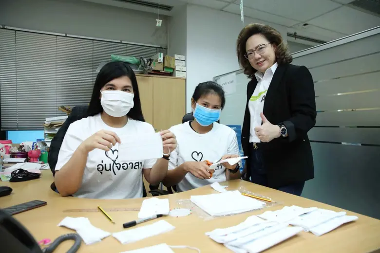 AIS รวมพลังอุ่นใจอาสา ชวนพนักงานทำหน้ากากอนามัย DIY ส่งมอบเป็นกำลังใจให้บุคลากรทางการแพทย์และผู้ที่จำเป็นต้องใช้งานสานต่อแนวคิด “ภารกิจคิดเผื่อ”