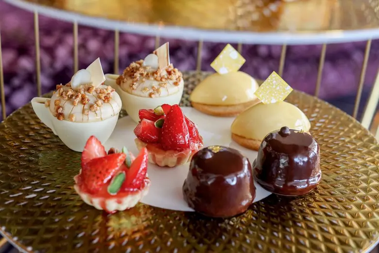 โรงแรมแชงกรี-ลา กรุงเทพฯ เชิญคุณมาอิ่มเอมไปกับ “ชุดน้ำชายาบ่ายสไตล์อังกฤษดั้งเดิม” ใหม่ล่าสุด ณ ล็อบบี้ เลาจน์