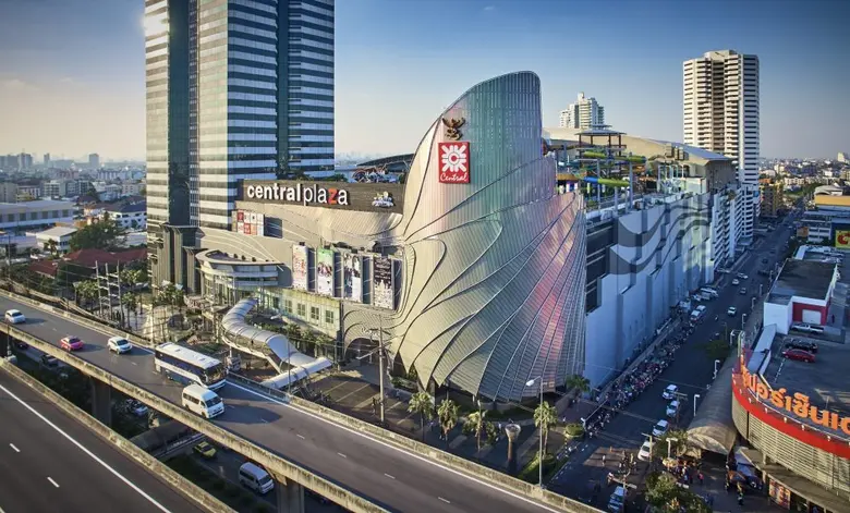 นายปรีชา เอกคุณากูล กรรมการผู้จัดการใหญ่และประธานเจ...