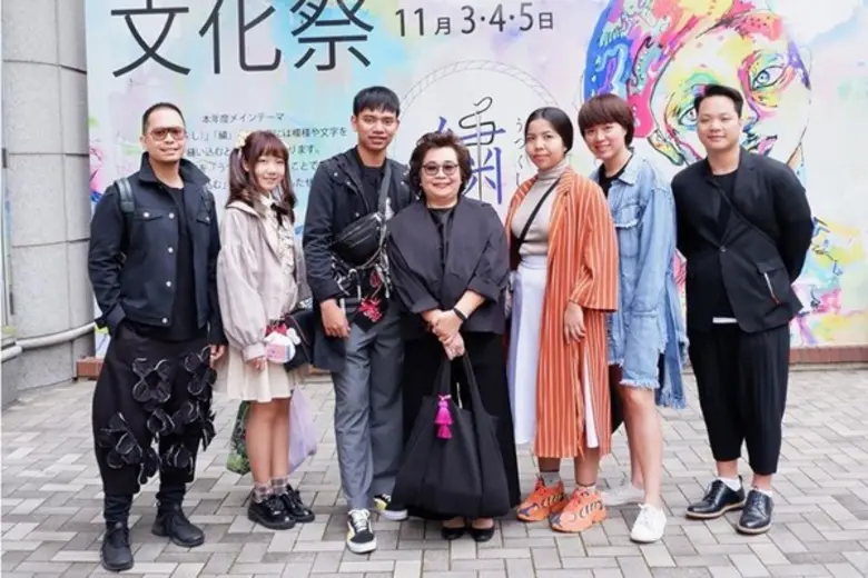 เป็นธรรมเนียมที่ยิ่งใหญ่ของการเป็นแชมป์ การประกวด S...