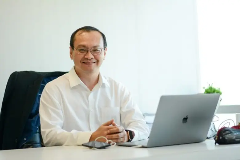 นาย ยอดชาย อัศวธงชัย กรรมการ บริษัท จัสมิ...