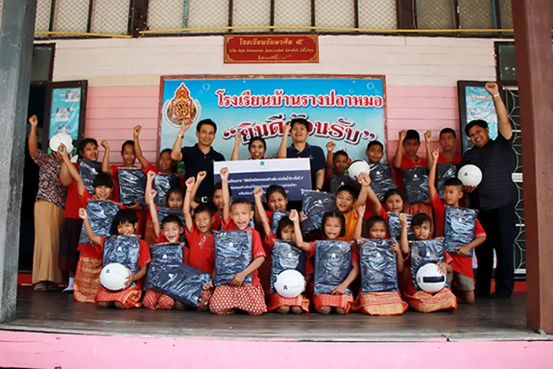 นายนิธิพันธ์ เอื้อวิทยา รองกรรมการผู้จัดก...