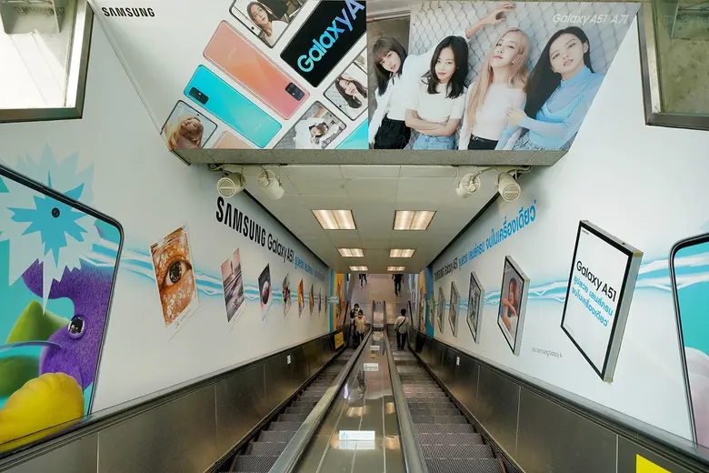 BLACKPINK in Your Area! ซัมซุงเปลี่ยน MRT สถานีสวนจตุจักร เป็นพื้นที่สุด Awesome ด้วยแกลลอรีสี่สาว BLACKPINK กับกาแลคซี่ เอ 51