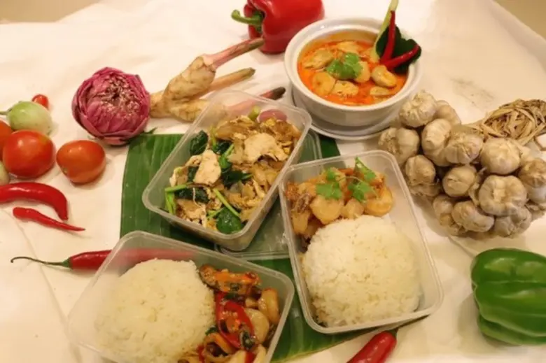 บริการสั่งกลับบ้านและบริการส่งถึงที่ห้องอาหารอิตาเลียนดอน จิโอวานนี ห้องอาหารจีนไดนาสตี้ ห้องอาหารญี่ปุ่นฮากิ โรงแรมเซ็นทาราแกรนด์ฯ