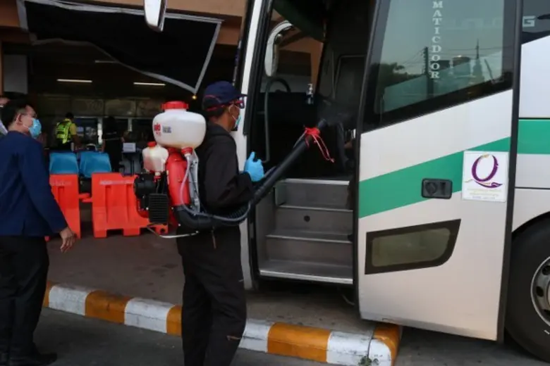 ปางช้างแม่แตง มอบผลิตภัณฑ์ฆ่าเชื้อ นาโนไนน์ ซิลเวอร์สเปรย์ Nano9 Silver spray นำไปฉีดพ่นบริเวณโดยรอบสถานีขนส่งและสถานีรถไฟ