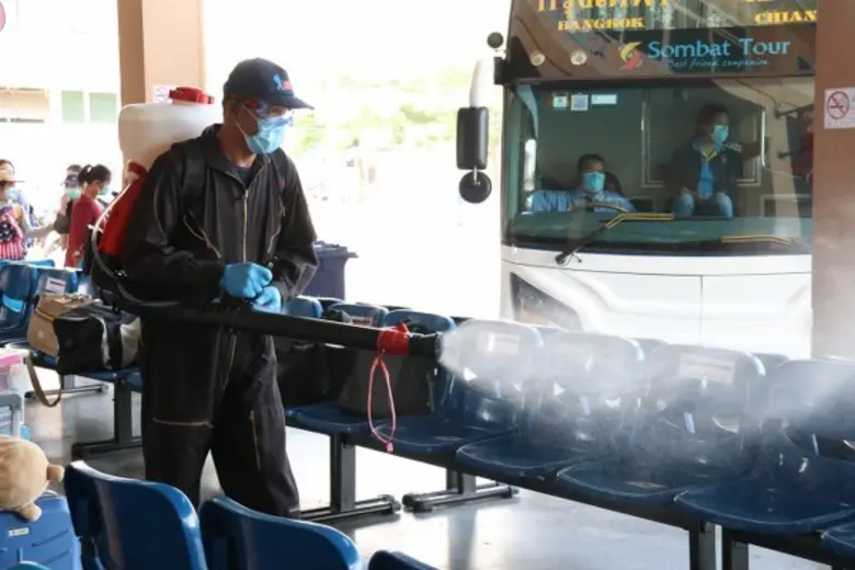 ปางช้างแม่แตง มอบผลิตภัณฑ์ฆ่าเชื้อ นาโนไนน์ ซิลเวอร์สเปรย์ Nano9 Silver spray นำไปฉีดพ่นบริเวณโดยรอบสถานีขนส่งและสถานีรถไฟ