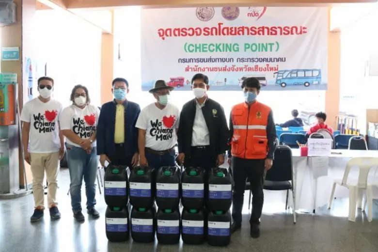 ปางช้างแม่แตง มอบผลิตภัณฑ์ฆ่าเชื้อ นาโนไนน์ ซิลเวอร์สเปรย์ Nano9 Silver spray นำไปฉีดพ่นบริเวณโดยรอบสถานีขนส่งและสถานีรถไฟ