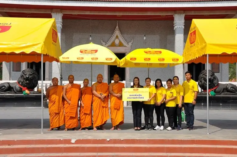 นางสาวณิชรัตน์ ชำนาญกิจ (ที่ 6 จากซ้าย) ร...