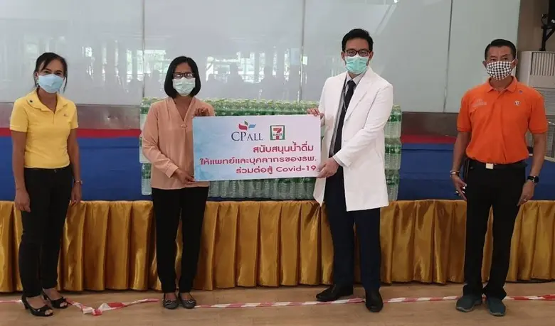 นางเชาวณีย์ บุญแสวง (ที่ 2 จากซ้าย) ผู้จั...